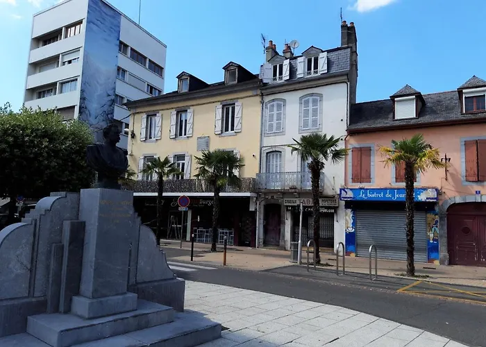 Appartement Hypercentre Tarbes - 2 Grandes Chambres